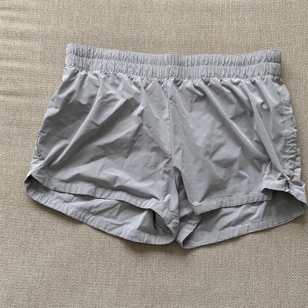 GAP Fit Work Out Shorts Grey Striped Women's Large